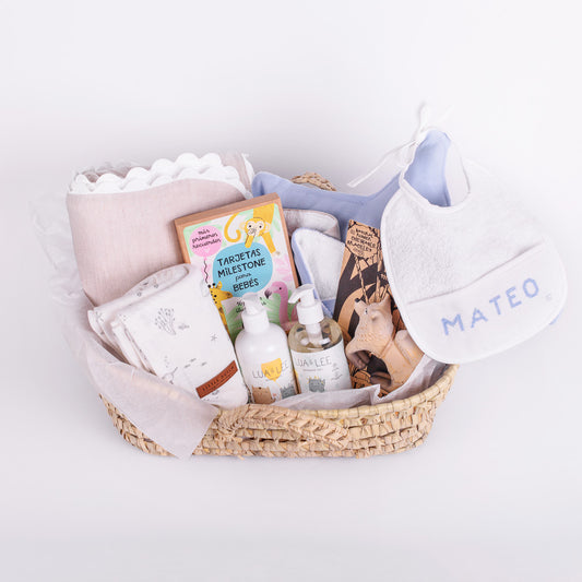 Cesta de regalo de bebé de lujo – Orgánica y hecha a mano recién nacidos  Essentials